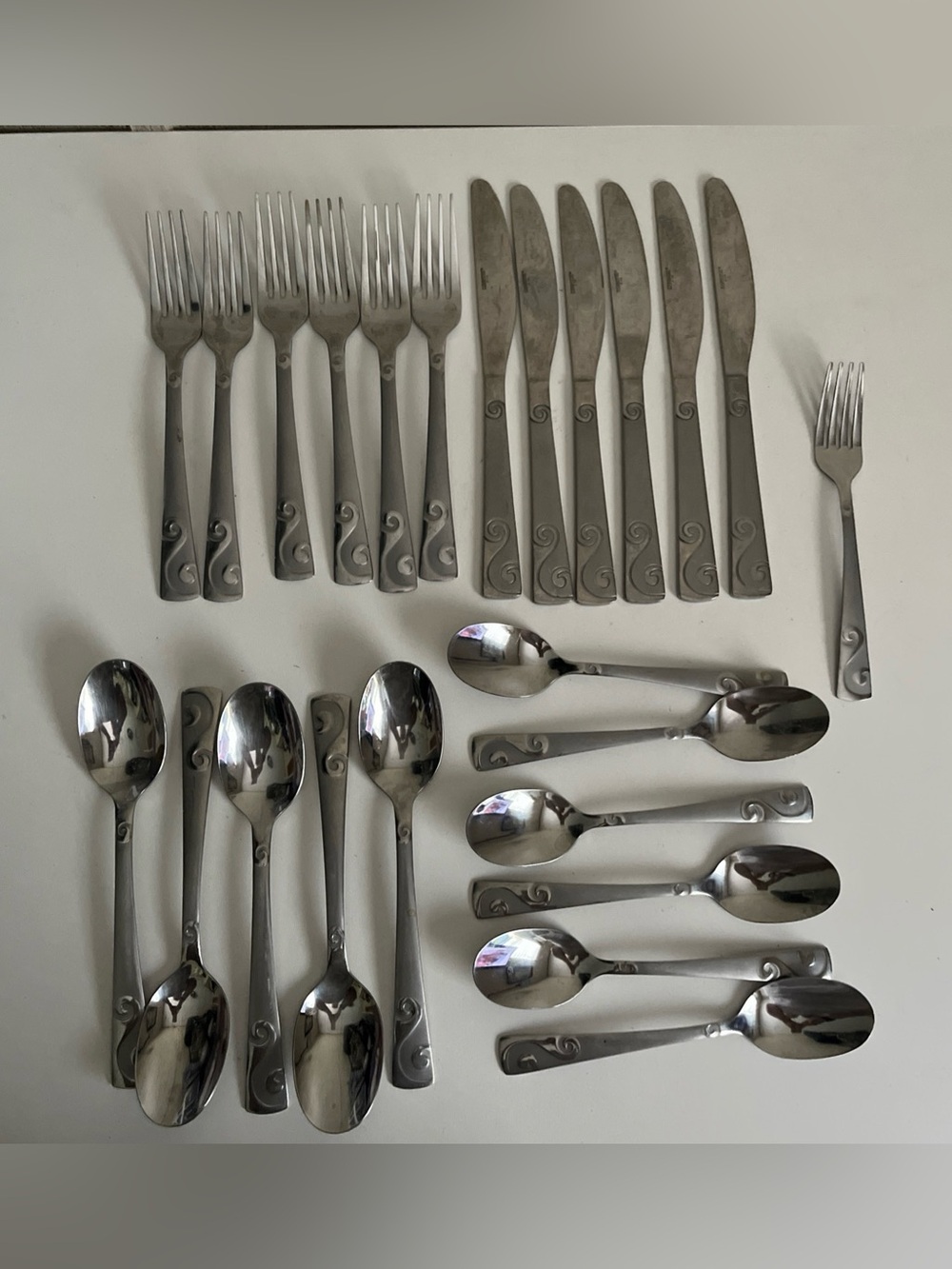 Cambridge Stainless Steel Flatware Swirl Sand Script 24 Assorted Pieces Mixed